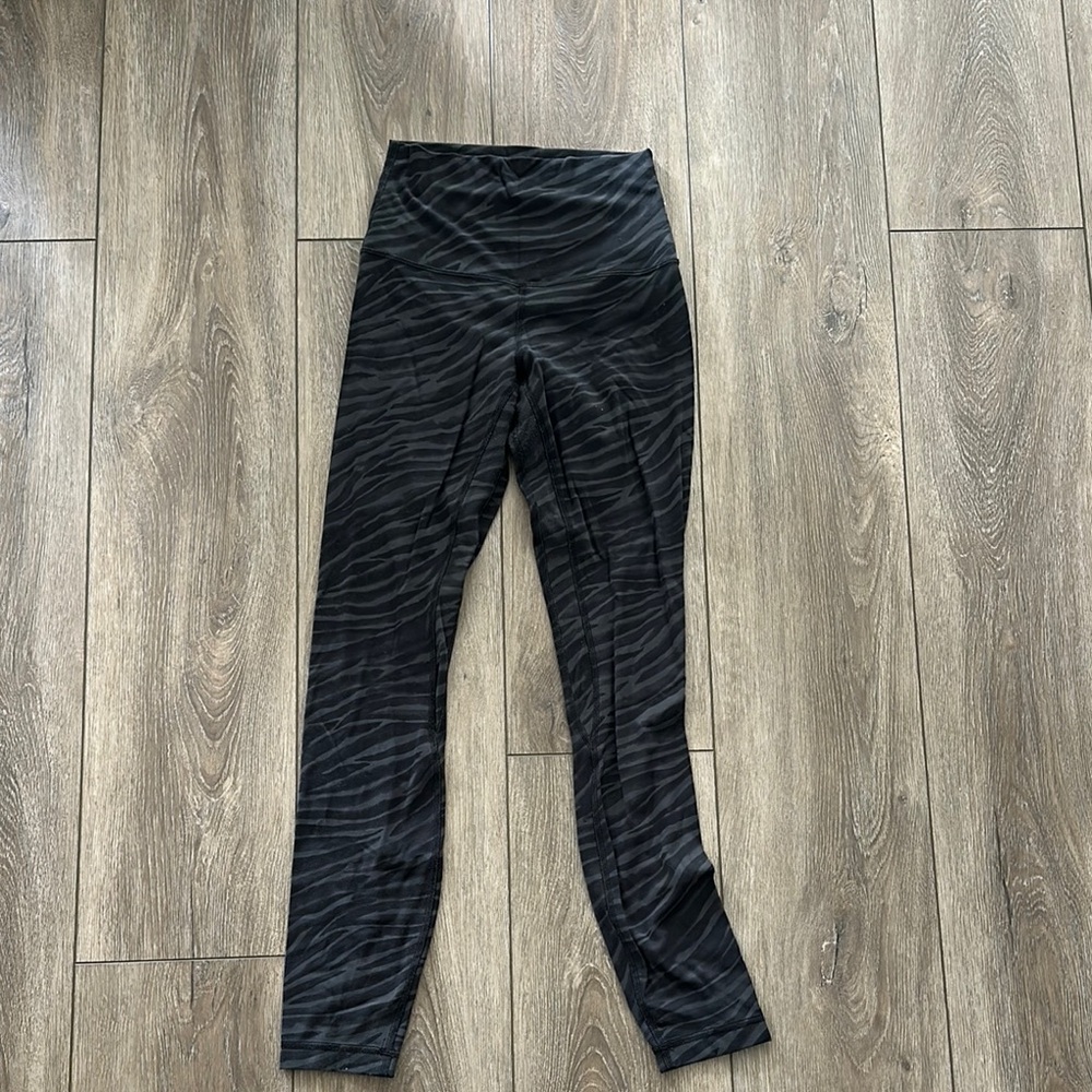 LULULEMON Black Patterned Leggings SIZE 2